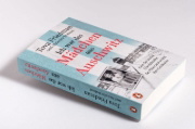 Buchcover und Innenansicht für das Buch: The Daughter of Auschwitz