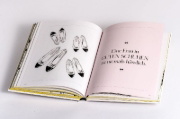 Buchcover und Innenansicht für das Buch: Coco Chanel. The Illustrated World of a Fashion Icon