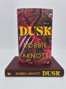 Buchcover und Innenansicht für das Buch: Dusk