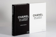 Buchcover und Innenansicht für das Buch: Chanel: The Karl Lagerfeld Campaigns
