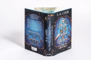 Buchcover und Innenansicht für das Buch: The Wren in the Holly Library -The Oak & Holly Cycle 1