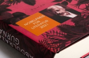 Buchcover und Innenansicht für das Buch: Paradise