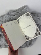 Buchcover und Innenansicht für das Buch: Vortex - Die Liebe, die den Anfang brachte Schmuckausgabe