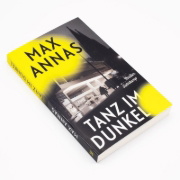 Buchcover und Innenansicht für das Buch: Tanz im Dunkel