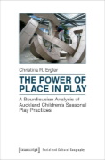 Buchcover und Innenansicht für das Buch: The Power of Place in Play