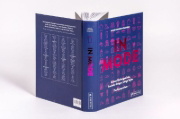 Buchcover und Innenansicht für das Buch: INDÉMODABLES. Le répertoire de ce qui fait la mode. Vêtements intemporel, créations iconques.