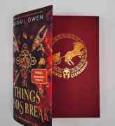 Buchcover und Innenansicht für das Buch:  The Things Gods Break (The Crucible #2)