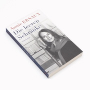 Buchcover und Innenansicht für das Buch: Les armoires vides