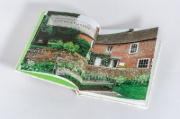 Buchcover und Innenansicht für das Buch: In the Garden with Jane Austen