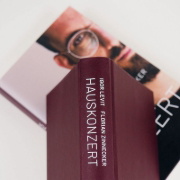 Buchcover und Innenansicht für das Buch: Hauskonzert