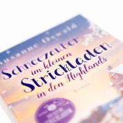 Buchcover und Innenansicht für das Buch: Oswald, S: Schneezauber im kleinen Strickladen in den Highla