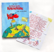 Buchcover und Innenansicht für das Buch: Der kleine Drache Kokosnuss reist um die Welt
