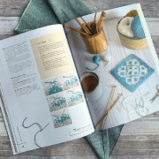 Buchcover und Innenansicht für das Buch: Stricken lernen von den Basics bis Brioche