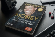 Buchcover und Innenansicht für das Buch: Money