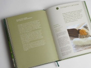 Buchcover und Innenansicht für das Buch: Wildkräuter vor deiner Haustür - Silbermedaille GAD 2022 - Deutscher Kochbuchpreis (bronze)