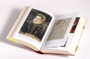 Buchcover und Innenansicht für das Buch: Young Queens