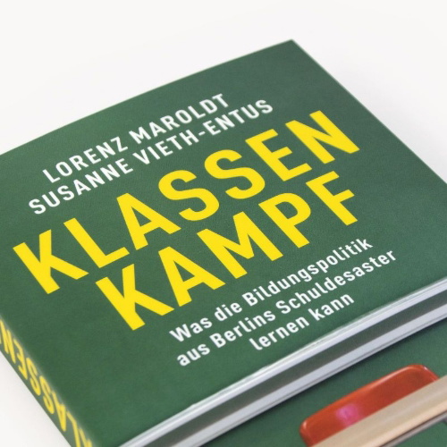 Buchcover und Innenansicht für das Buch: Klassenkampf