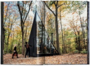 Buchcover und Innenansicht für das Buch: Homes for Our Time. Small Houses