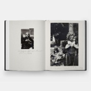 Buchcover und Innenansicht für das Buch: Helmut Newton: One-off