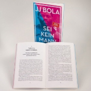 Buchcover und Innenansicht für das Buch: Mask Off: Masculinity Redefined