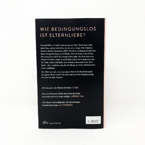 Buchcover und Innenansicht für das Buch: Ce qu'il faut de nuit (La Manufacture de Livres, Paris 2020)