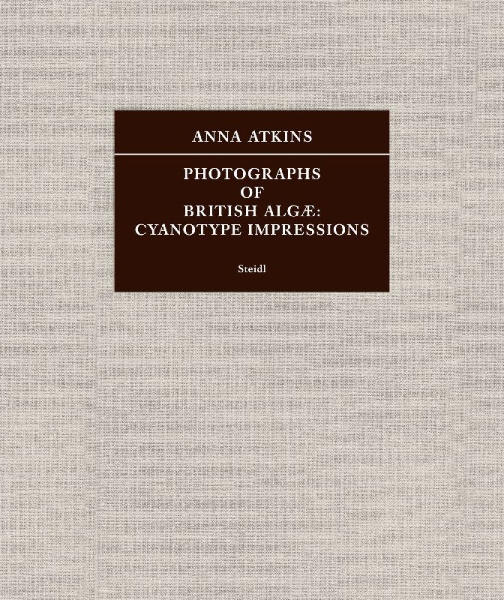 Buchcover und Innenansicht für das Buch: Photographs of British Algæ: Cyanotype Impressions (Sir John Herschel's Copy)