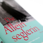 Buchcover und Innenansicht für das Buch: Die Alleinseglerin