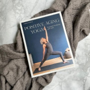 Buchcover und Innenansicht für das Buch: Positive Aging Yoga