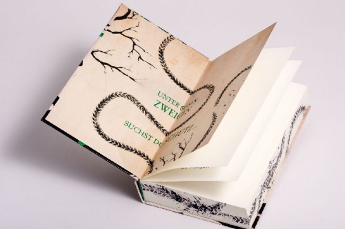 Buchcover und Innenansicht für das Buch: Ghost Tree