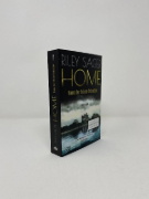 Buchcover und Innenansicht für das Buch: Home Before Dark