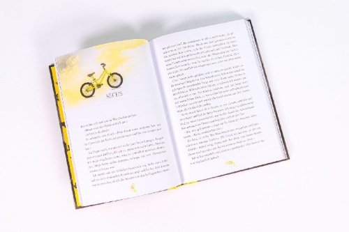 Buchcover und Innenansicht für das Buch: Julia And The Shark