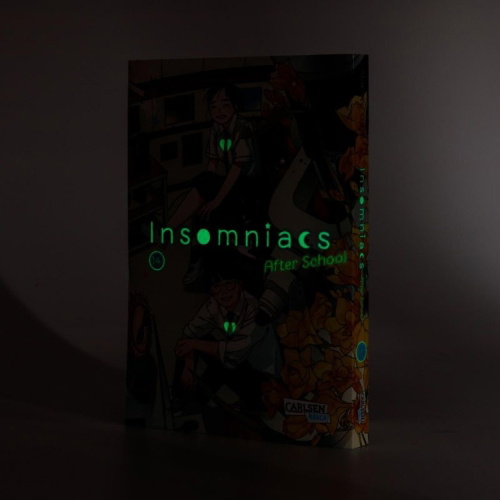 Buchcover und Innenansicht für das Buch: Kimi wa Houkago Insomnia