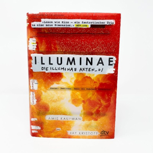 Buchcover und Innenansicht für das Buch: Illuminae