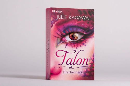 Buchcover und Innenansicht für das Buch: Rogue - The Talon Saga 2