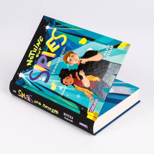 Buchcover und Innenansicht für das Buch: Nothing but Spies 2: Erinnere dich!