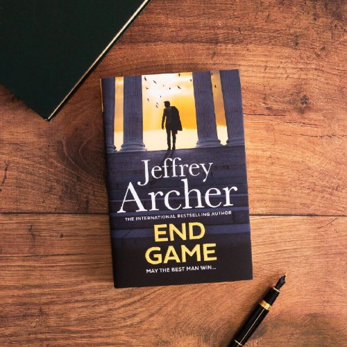 Buchcover und Innenansicht für das Buch: End Game