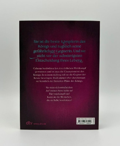 Buchcover und Innenansicht für das Buch: Crown of Midnight