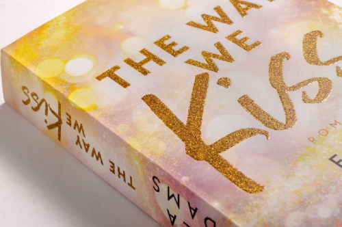 Buchcover und Innenansicht für das Buch: The Way We Kiss