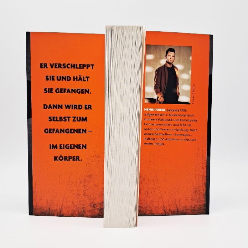 Buchcover und Innenansicht für das Buch: Locked in