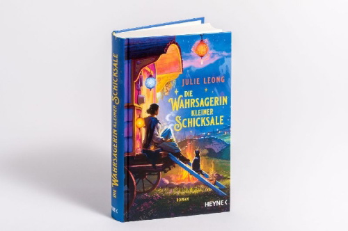 Buchcover und Innenansicht für das Buch: The Teller of Small Fortunes