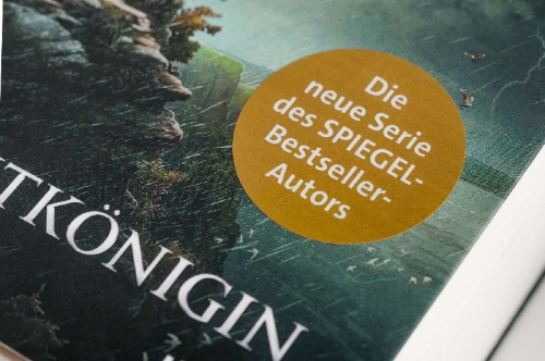 Buchcover und Innenansicht für das Buch: Schattenelfen - Die Blutkönigin