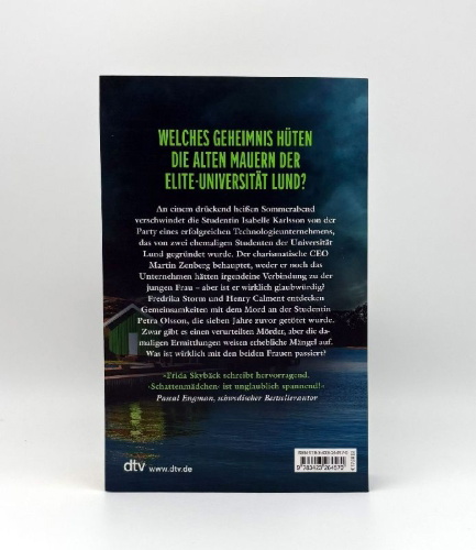 Buchcover und Innenansicht für das Buch: Skuggvarg