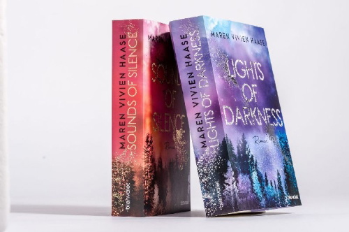 Buchcover und Innenansicht für das Buch: Lights of Darkness