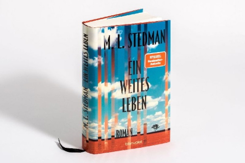 Buchcover und Innenansicht für das Buch: A Far-Flung Life