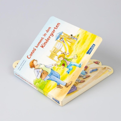 Buchcover und Innenansicht für das Buch: Conni-Pappbilderbuch: Conni kommt in den Kindergarten