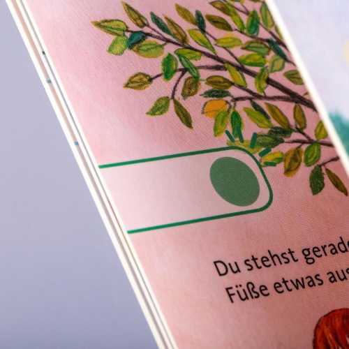 Buchcover und Innenansicht für das Buch: Hör mal (Soundbuch): Yoga für Kinder zum Spielen und Entspannen