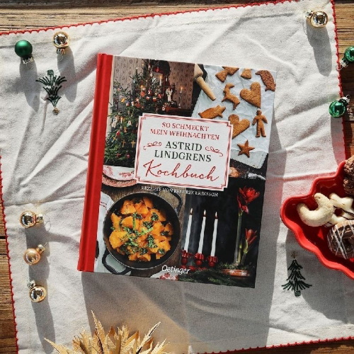 Buchcover und Innenansicht für das Buch: Min barndoms jul. Astrid Lindgrens julkokbok