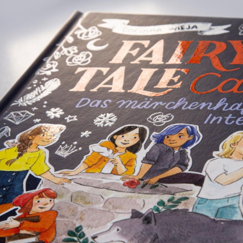 Buchcover und Innenansicht für das Buch: Fairy Tale Camp 1: Das märchenhafte Internat