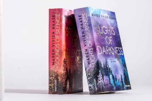 Buchcover und Innenansicht für das Buch: Lights of Darkness